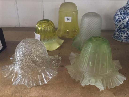 2 green glass, 2 yellow glass & a clear glass lamp shades (5)